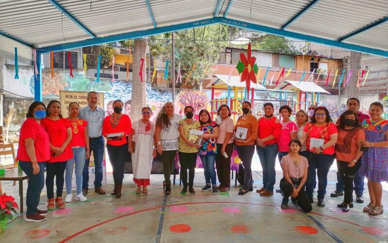 <strong>En el marco de la campaña #OaxacaSinChatarra, develan mural y presentan lotería  “Para una vida sana” en Jardín de Niños “Beatriz Ávila García”</strong>