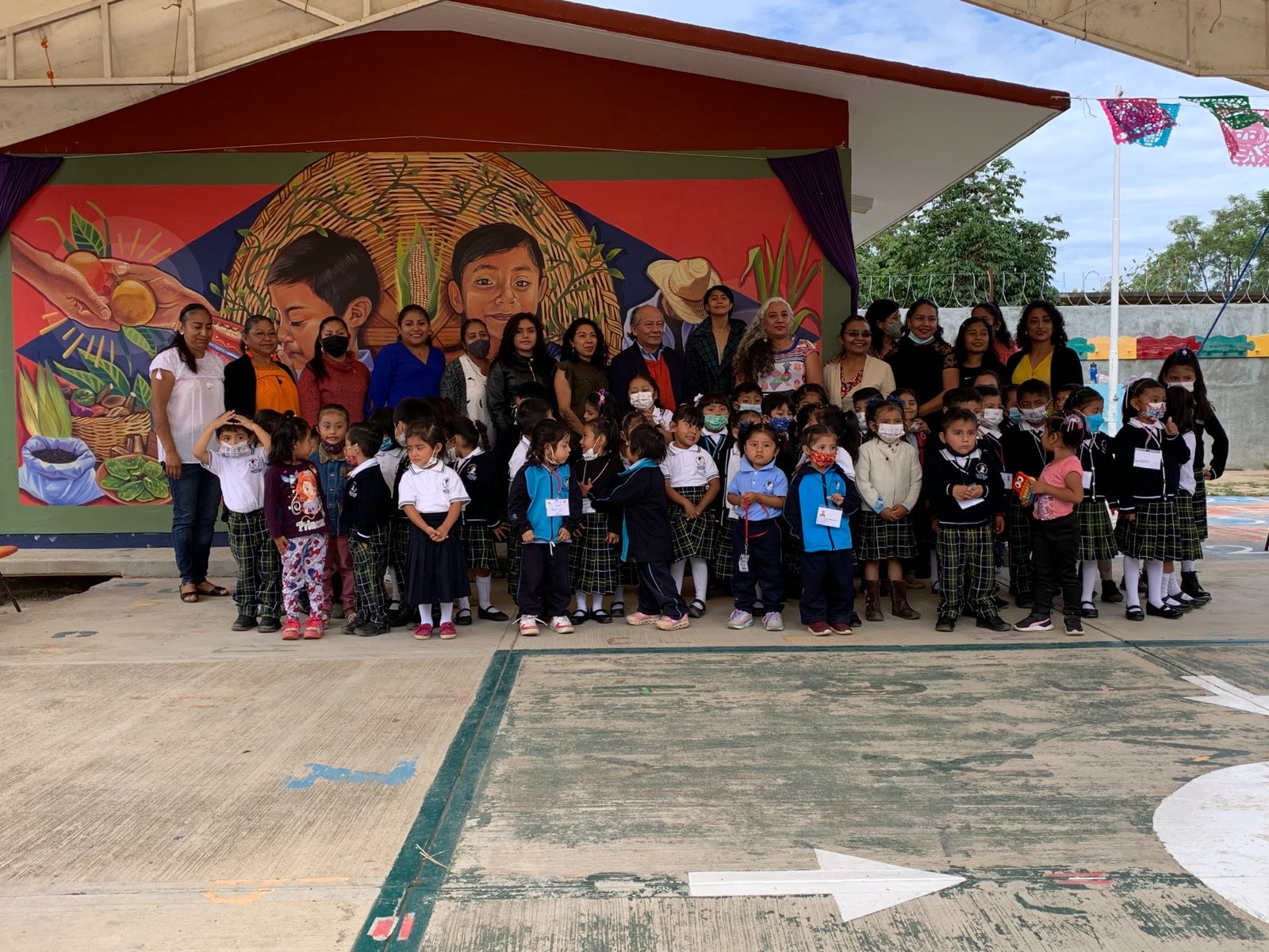 <strong>En el marco de la campaña #OaxacaSinChatarra Develan mural en Jardín de Niños en la Villa de Zaachila</strong>