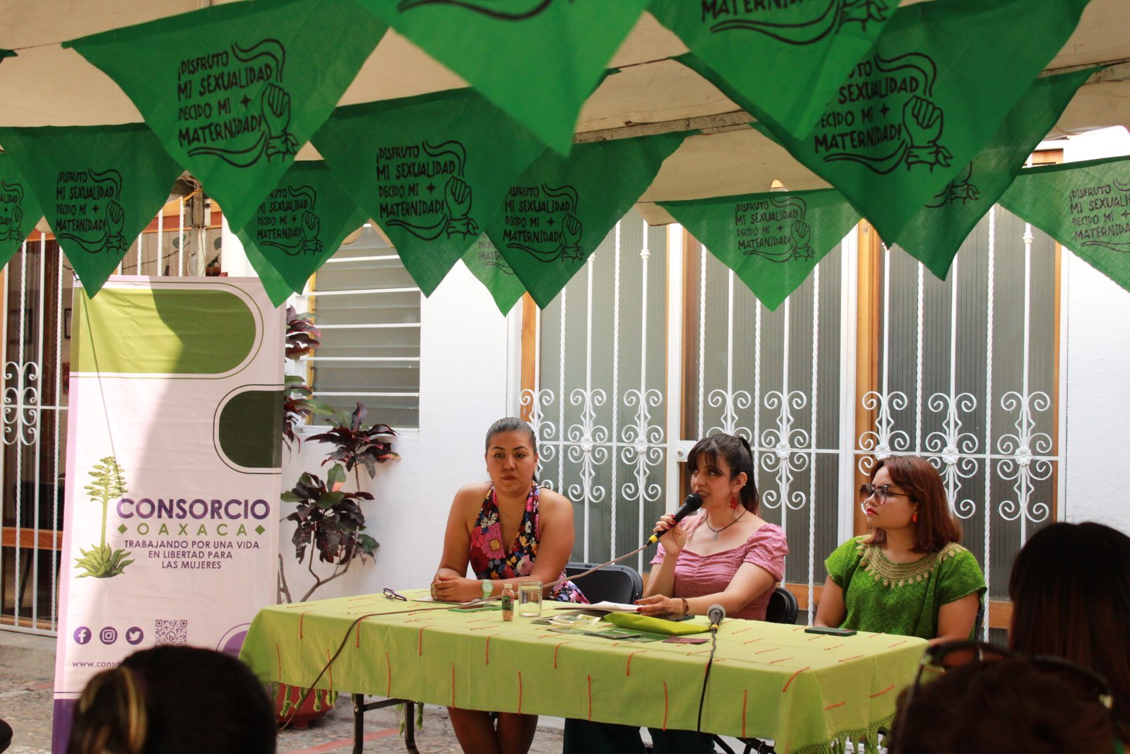 Arranca Consorcio Oaxaca campaña: “De la decisión a la acción ¡Aborto ya!”,  presentan “Botiquín de menjurjes que sostienen”