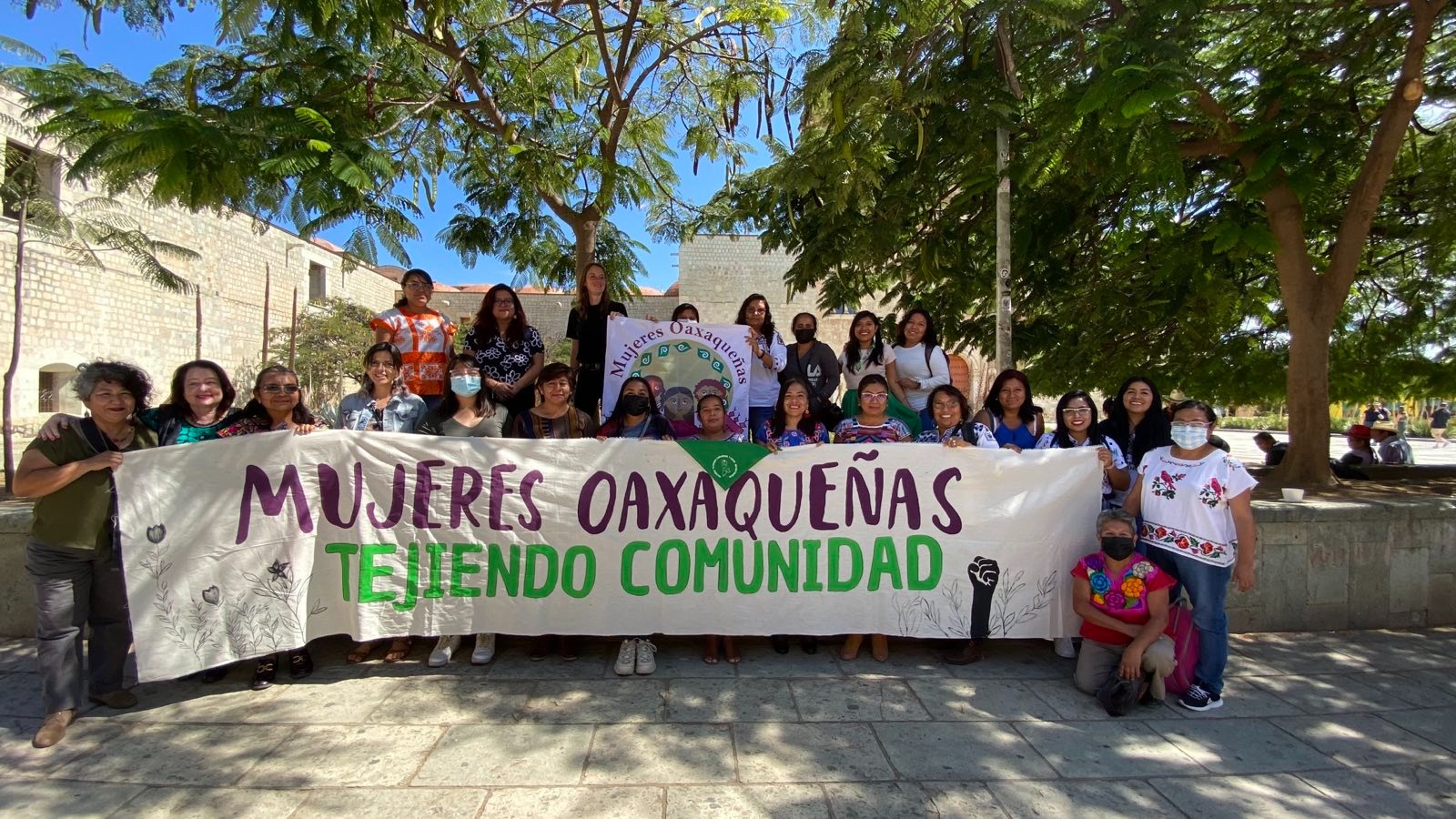 Mujeres Oaxaqueñas Tejiendo Comunidad